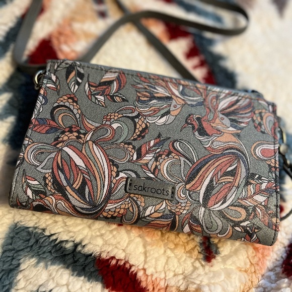 Sakroots Handbags - Sakroots xl smartphone crossbody wallet